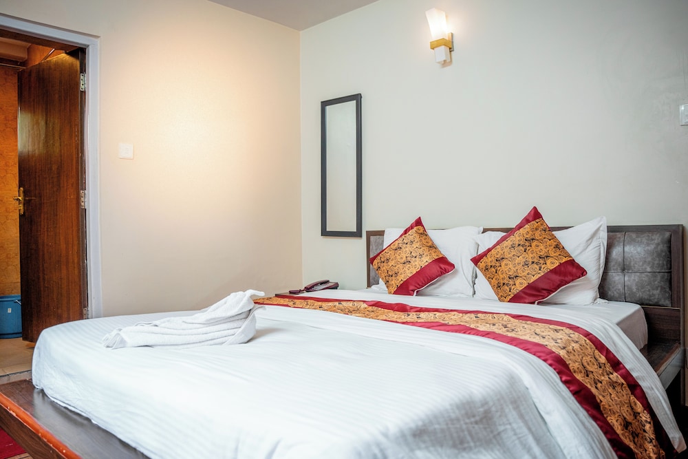 hotel harmony and little bites bistro