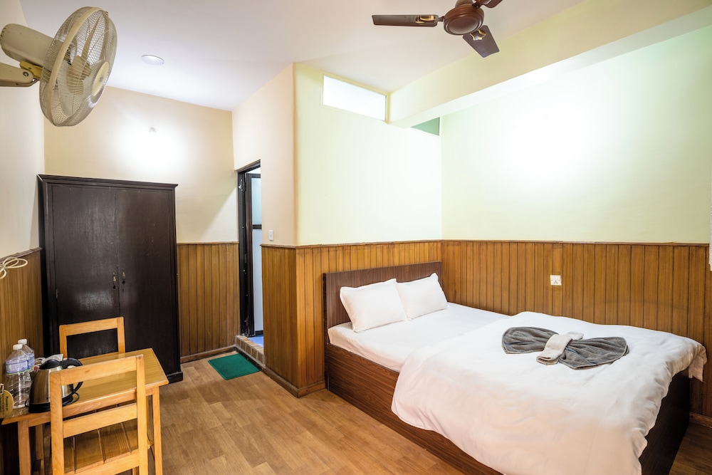 hotel harmony and little bites bistro