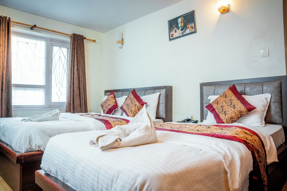 hotel harmony and little bites bistro