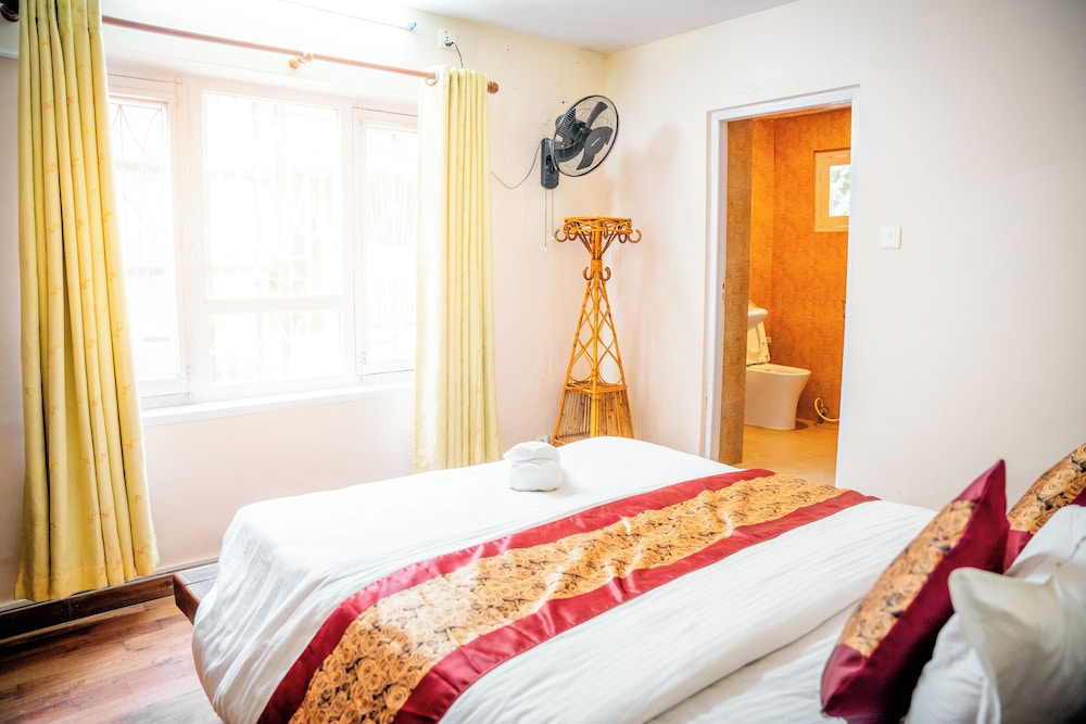 hotel harmony and little bites bistro