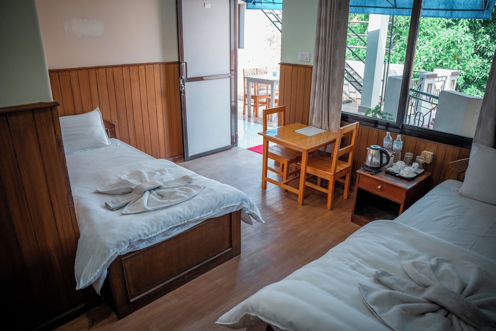 hotel harmony and little bites bistro