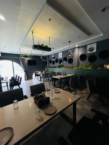 pooja o dine hotel yamunanagar