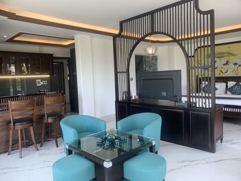 blue sea hue hotel