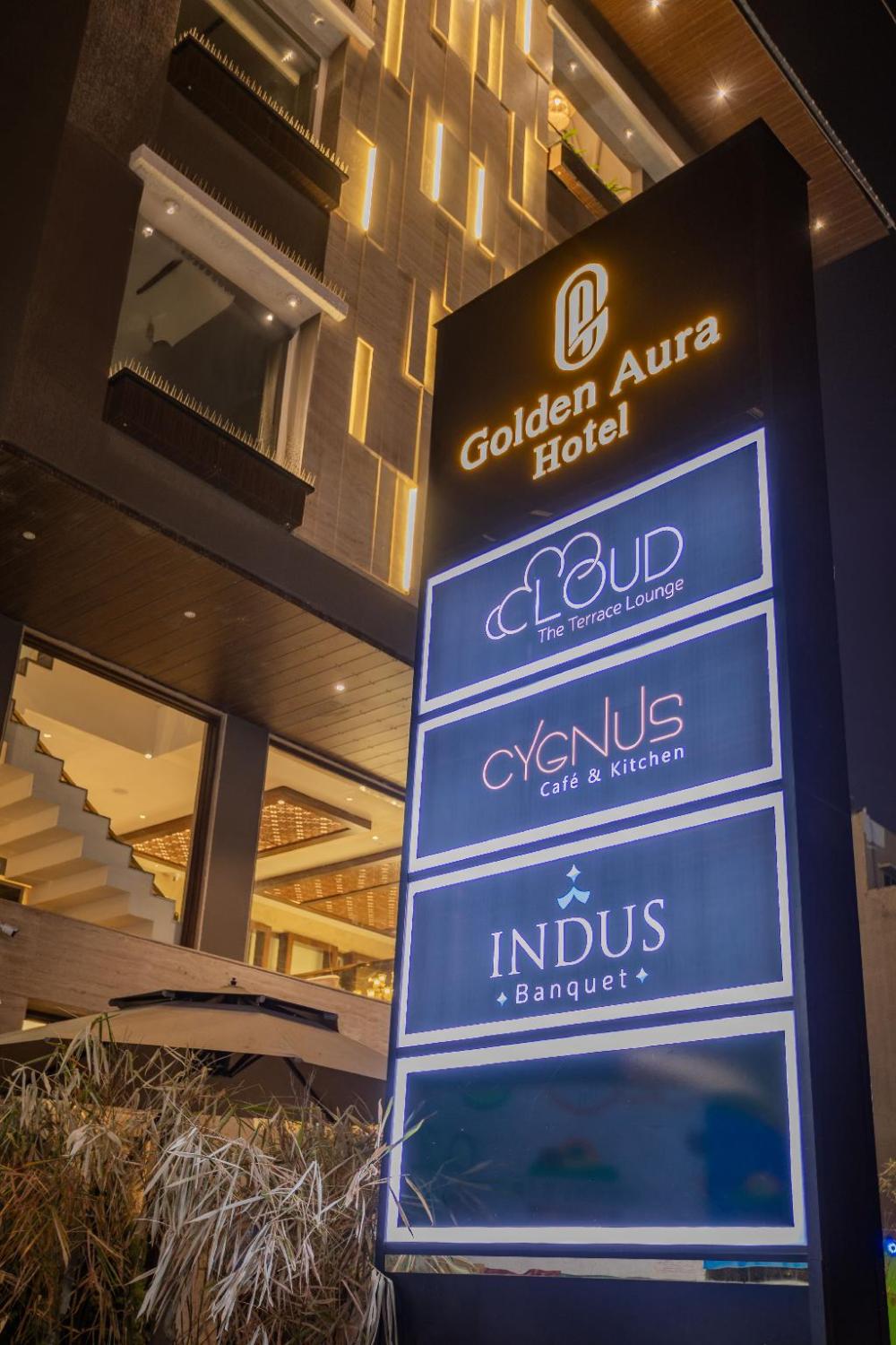 hotel golden aura