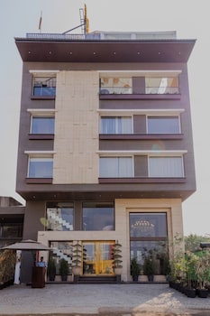 hotel golden aura
