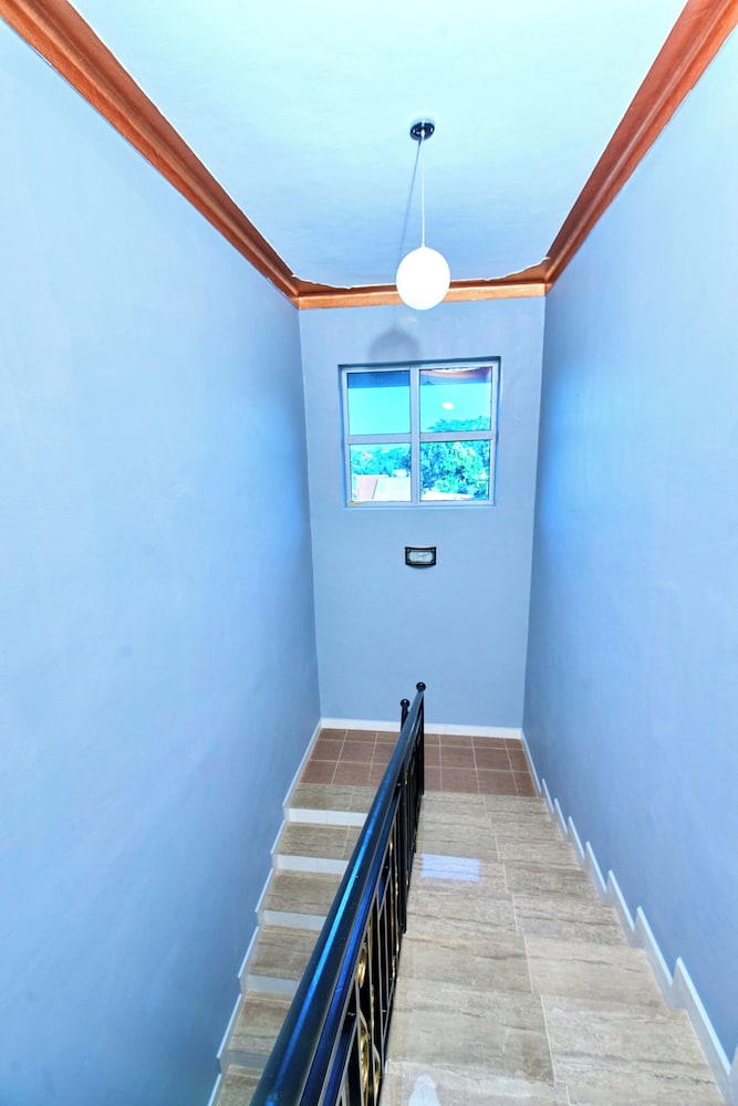 pb and j christian hotel