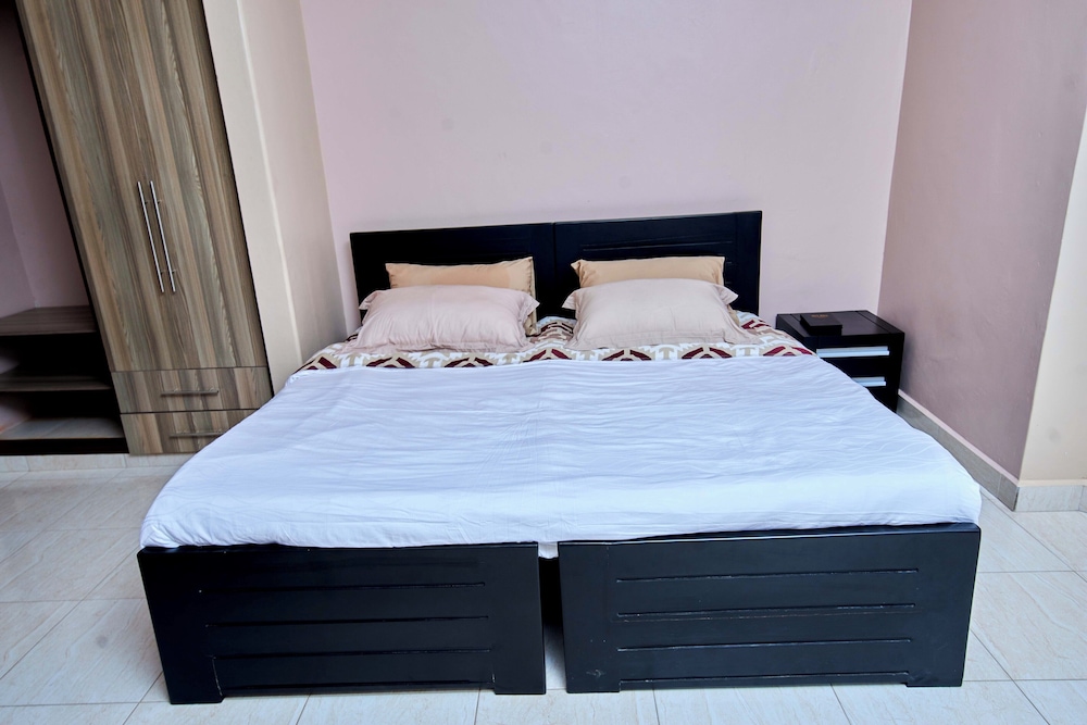 pb and j christian hotel