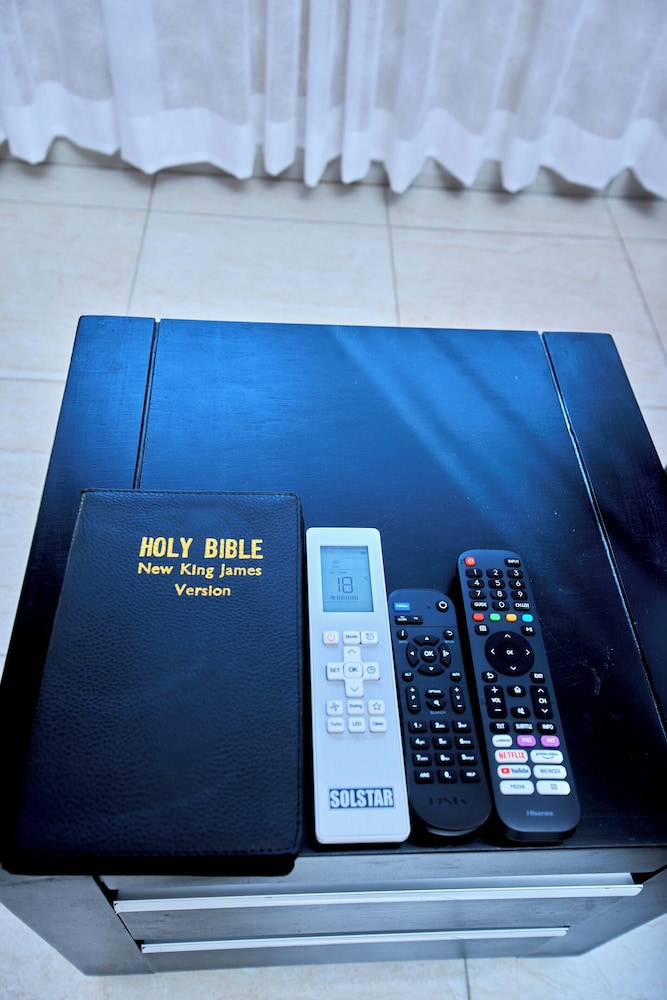 pb and j christian hotel