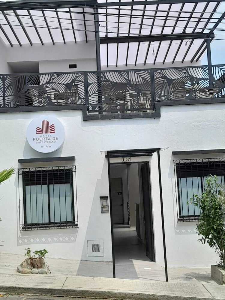 hotel puerta de san cayetano
