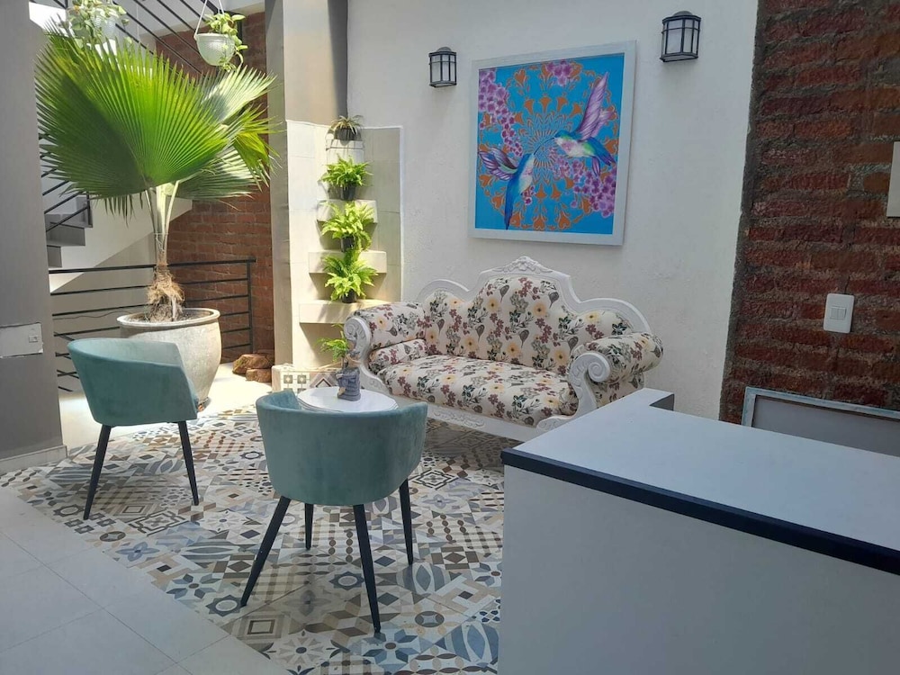 hotel puerta de san cayetano
