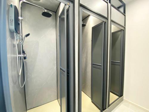 u capsule hotel