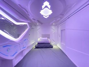 u capsule hotel