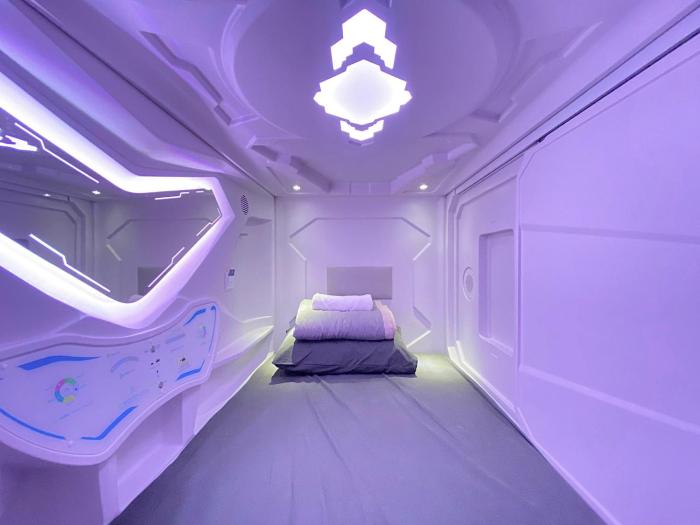 u capsule hotel