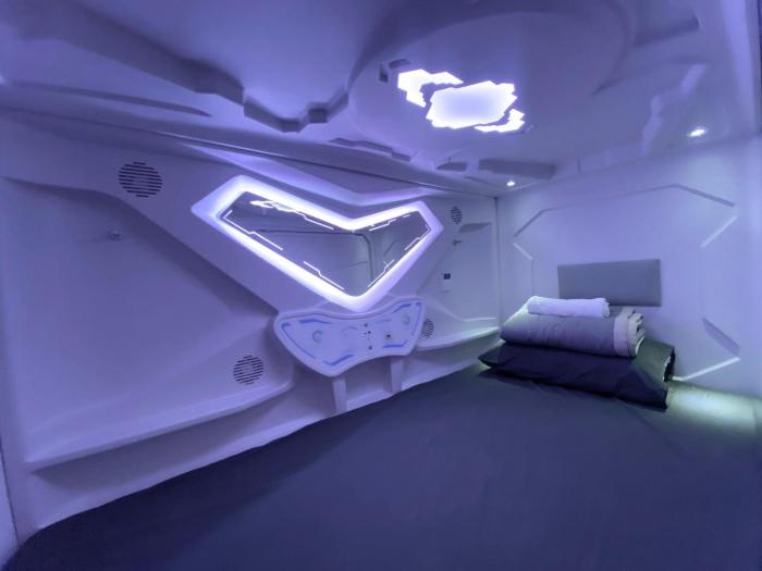 u capsule hotel