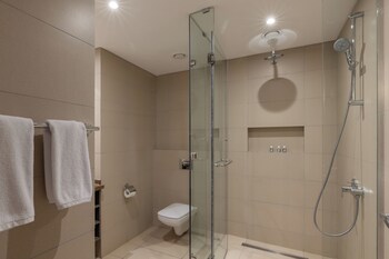 trademark suites at enaki town