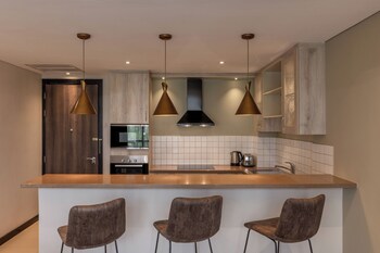 trademark suites at enaki town