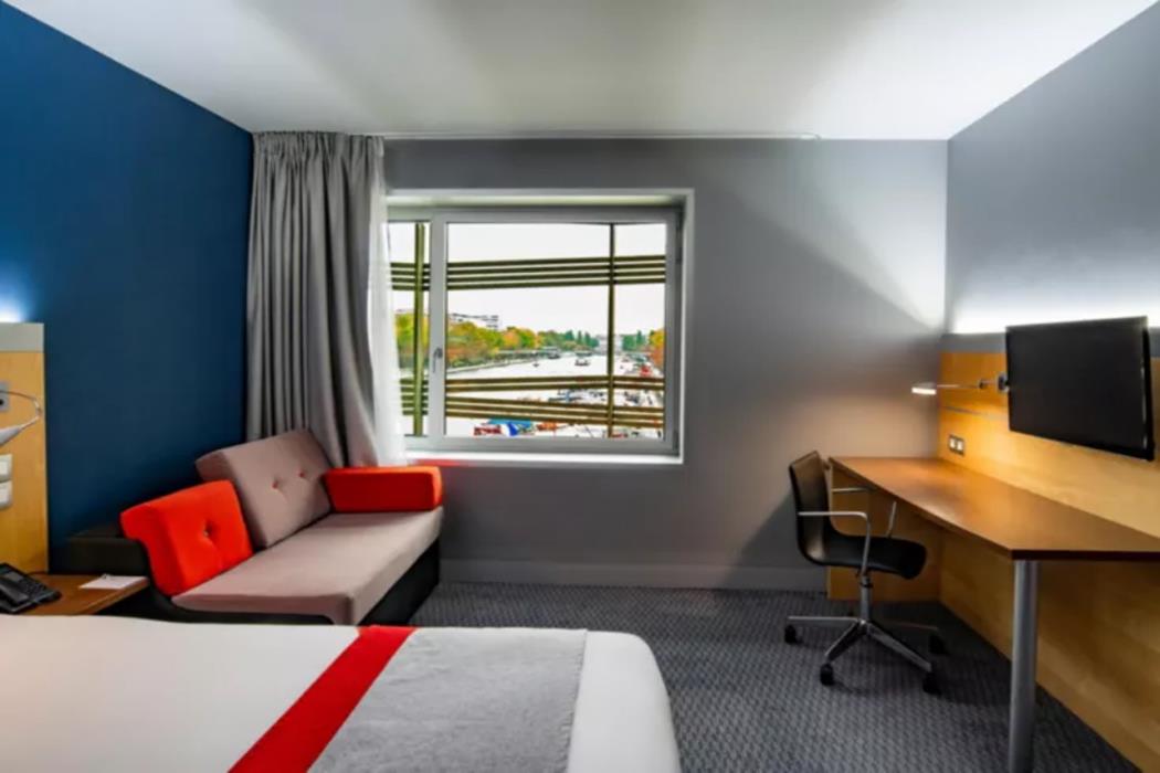 holiday inn express paris canal de la villette by ihg