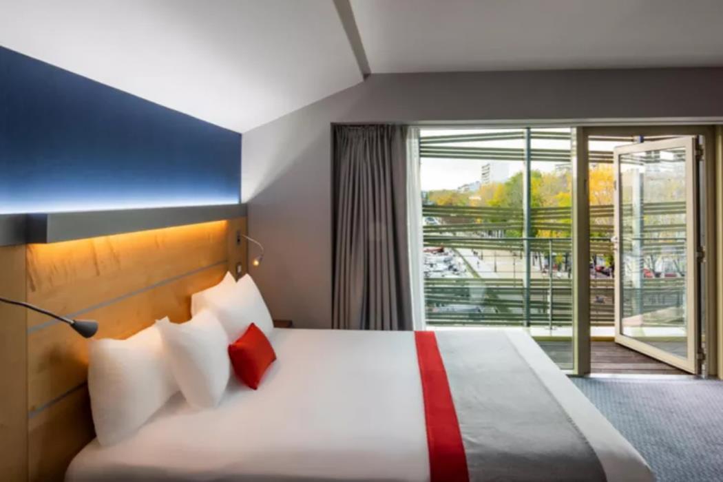 holiday inn express paris canal de la villette by ihg