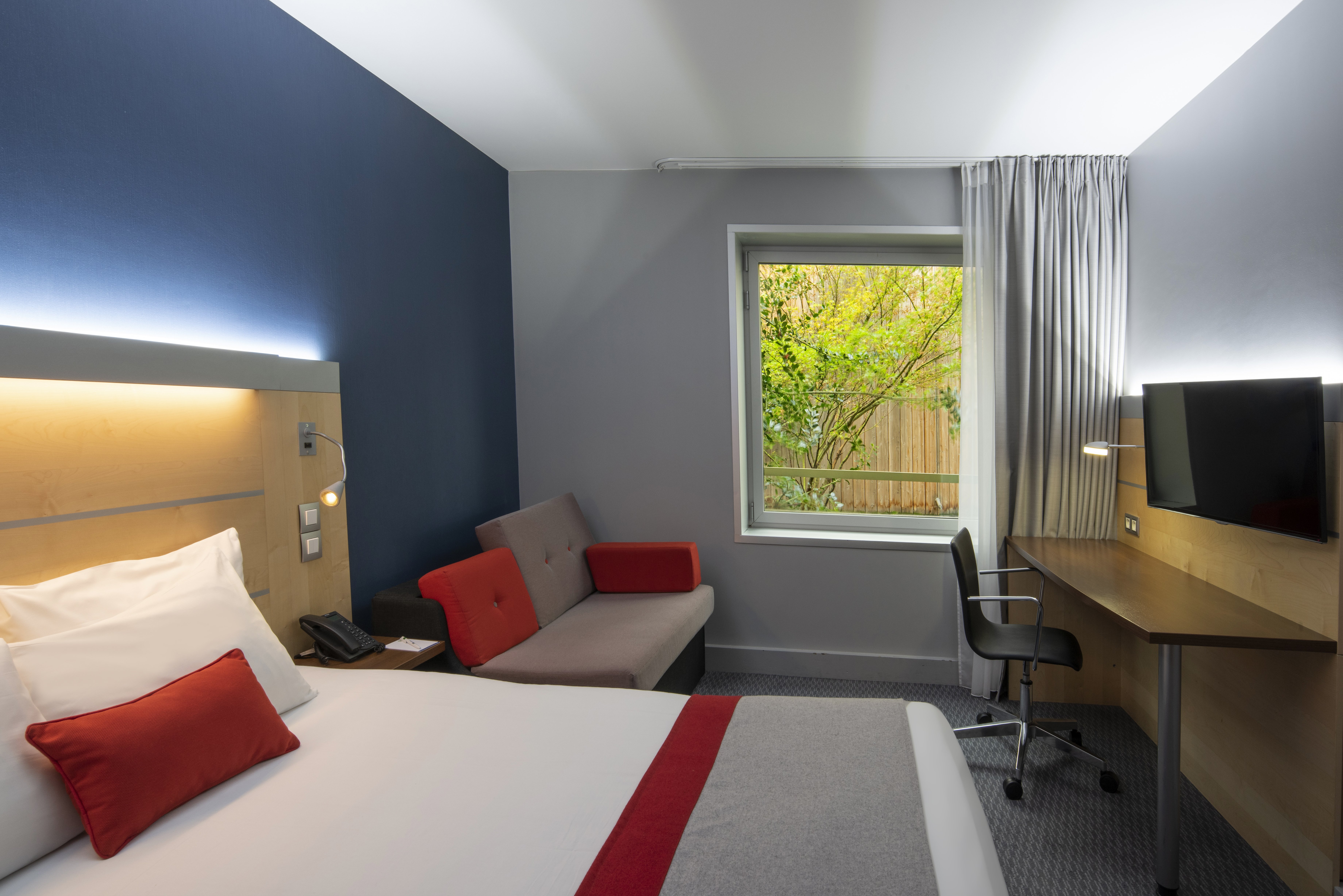 holiday inn express paris canal de la villette by ihg