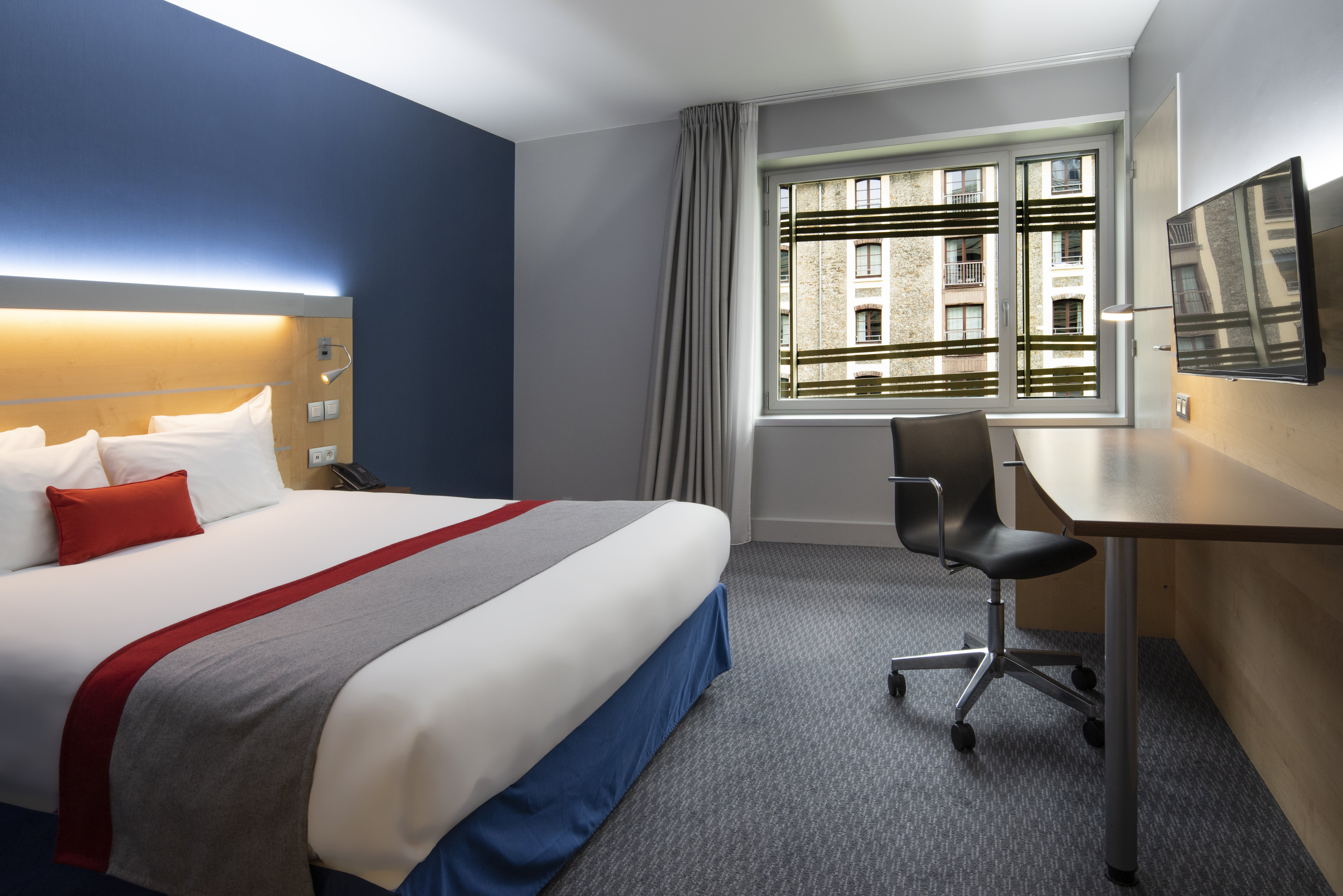 holiday inn express paris canal de la villette by ihg