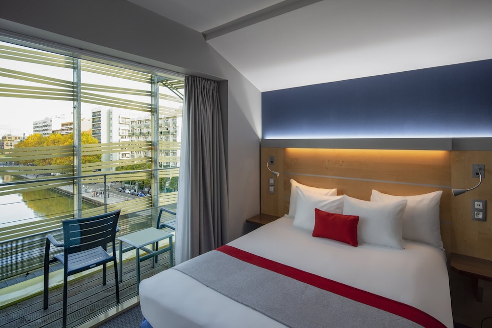 holiday inn express paris canal de la villette by ihg