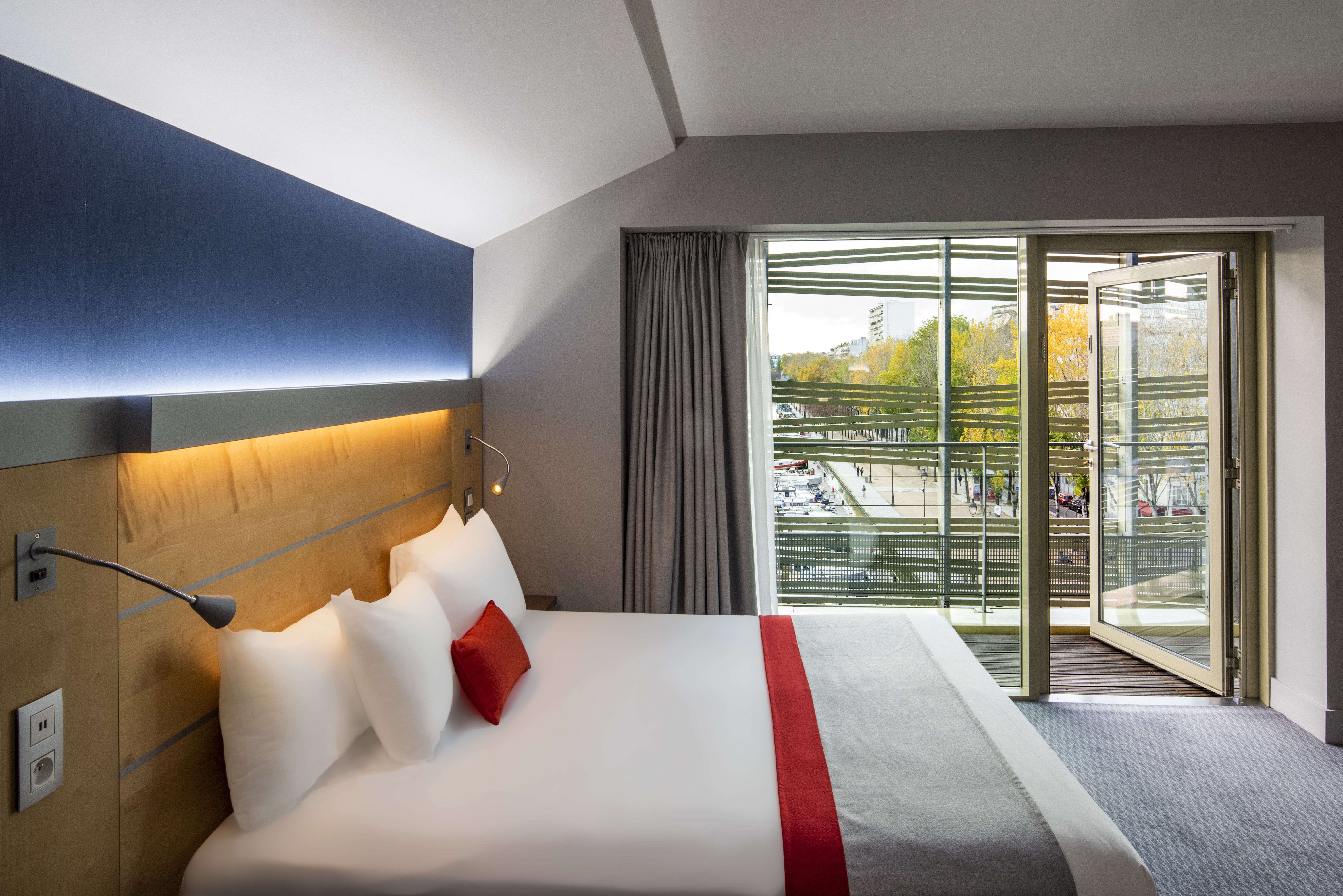 holiday inn express paris canal de la villette by ihg