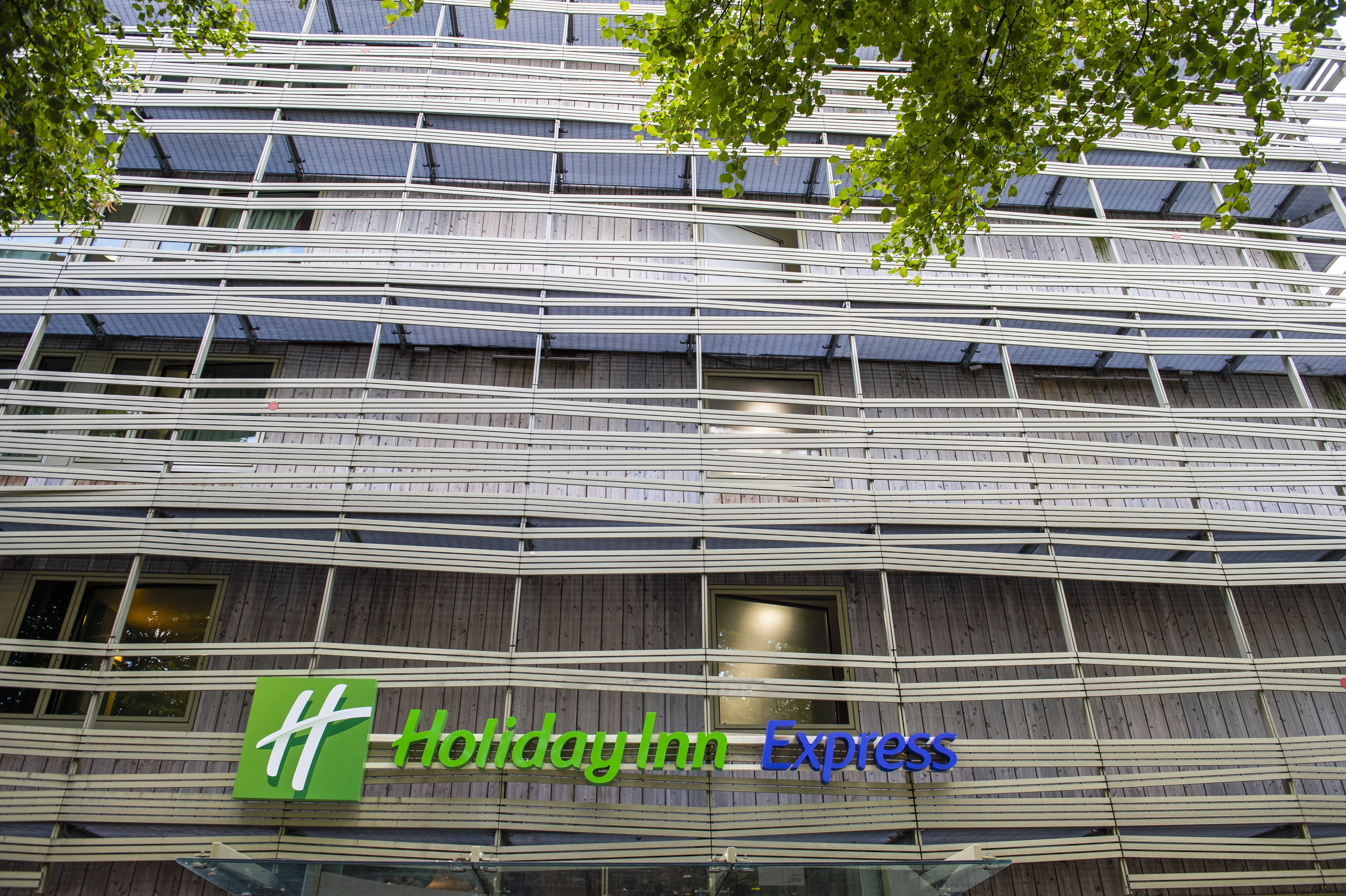 holiday inn express paris canal de la villette by ihg
