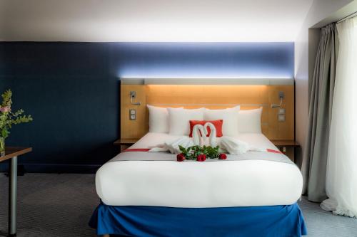 holiday inn express paris canal de la villette by ihg