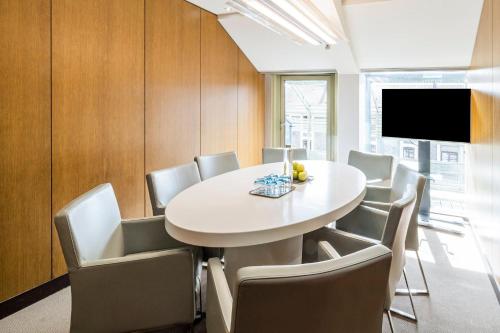 holiday inn express paris canal de la villette by ihg