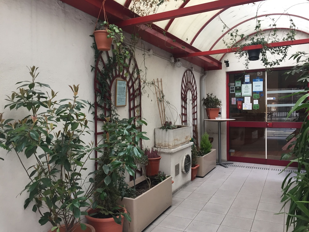 hotel de la perdrix rouge