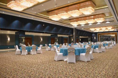 the maple hotel bhopal