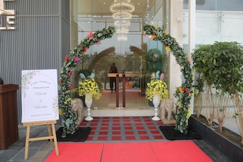 the maple hotel bhopal