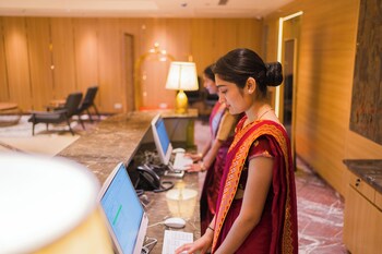 the maple hotel bhopal