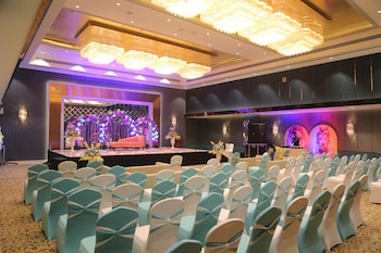 the maple hotel bhopal