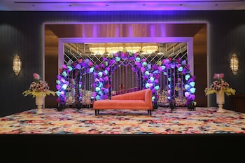 the maple hotel bhopal