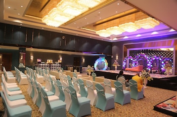 the maple hotel bhopal