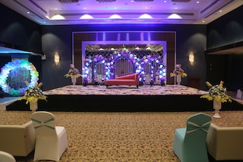 the maple hotel bhopal