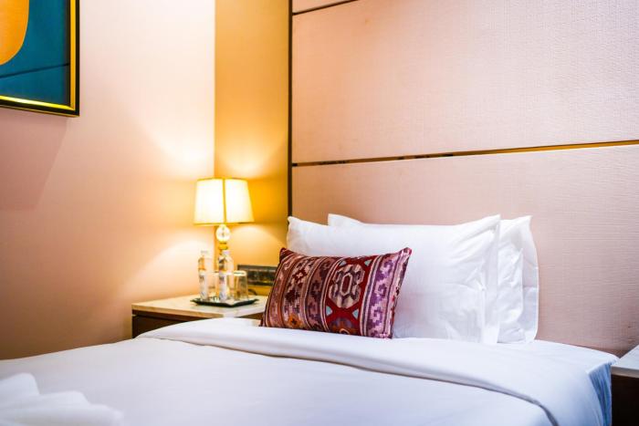 the maple hotel bhopal