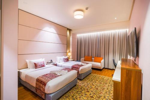 the maple hotel bhopal