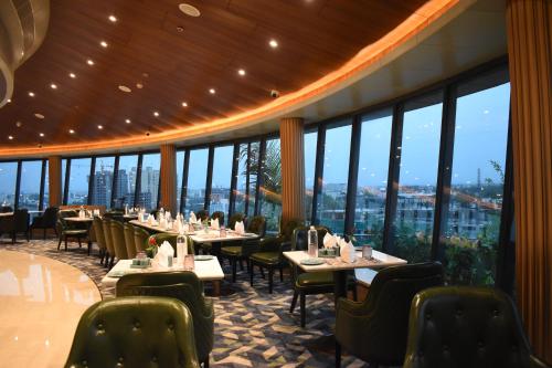 the maple hotel bhopal