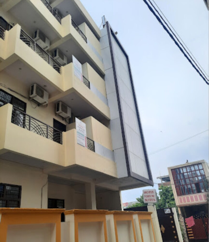 hotel fortune suites prayagraj