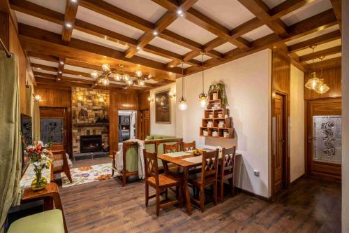 ama stays and trails barefoot bungalow dhanaulti