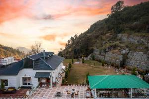 ama stays and trails barefoot bungalow dhanaulti