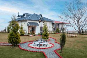 ama stays and trails barefoot bungalow dhanaulti