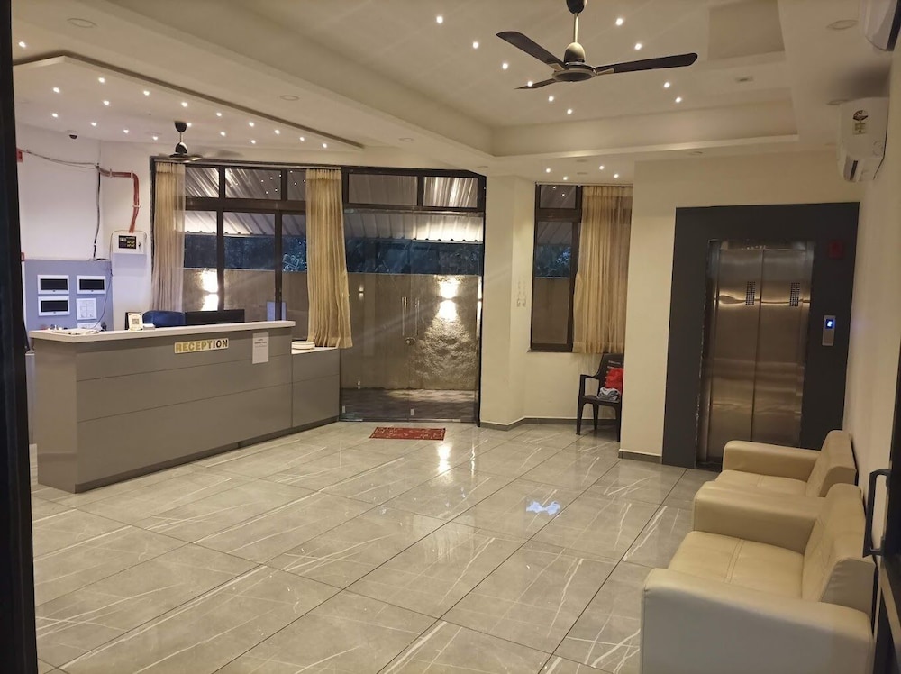 hotel arihant plaza