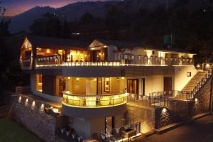 ama stays and trails whispering pines bhimtal