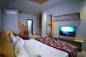 ama stays and trails whispering pines bhimtal