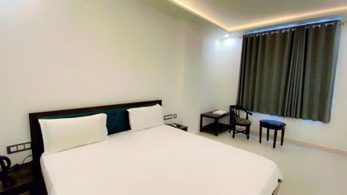 hotel giriraj palace