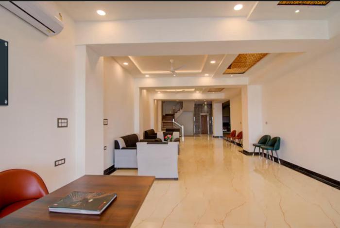 hotel giriraj palace