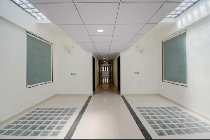 hotel giriraj palace